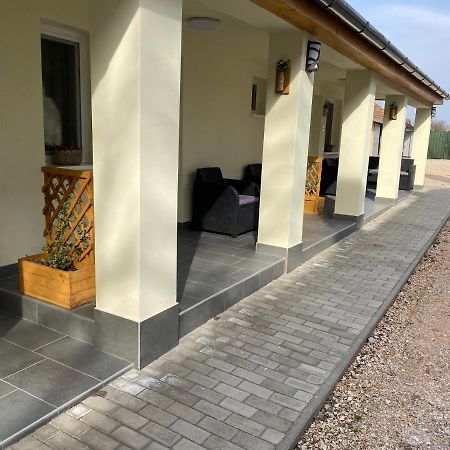 Levendula Vendeghaz Apartment Hajduboszormeny Ngoại thất bức ảnh