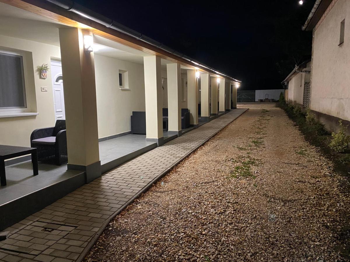 Levendula Vendeghaz Apartment Hajduboszormeny Ngoại thất bức ảnh