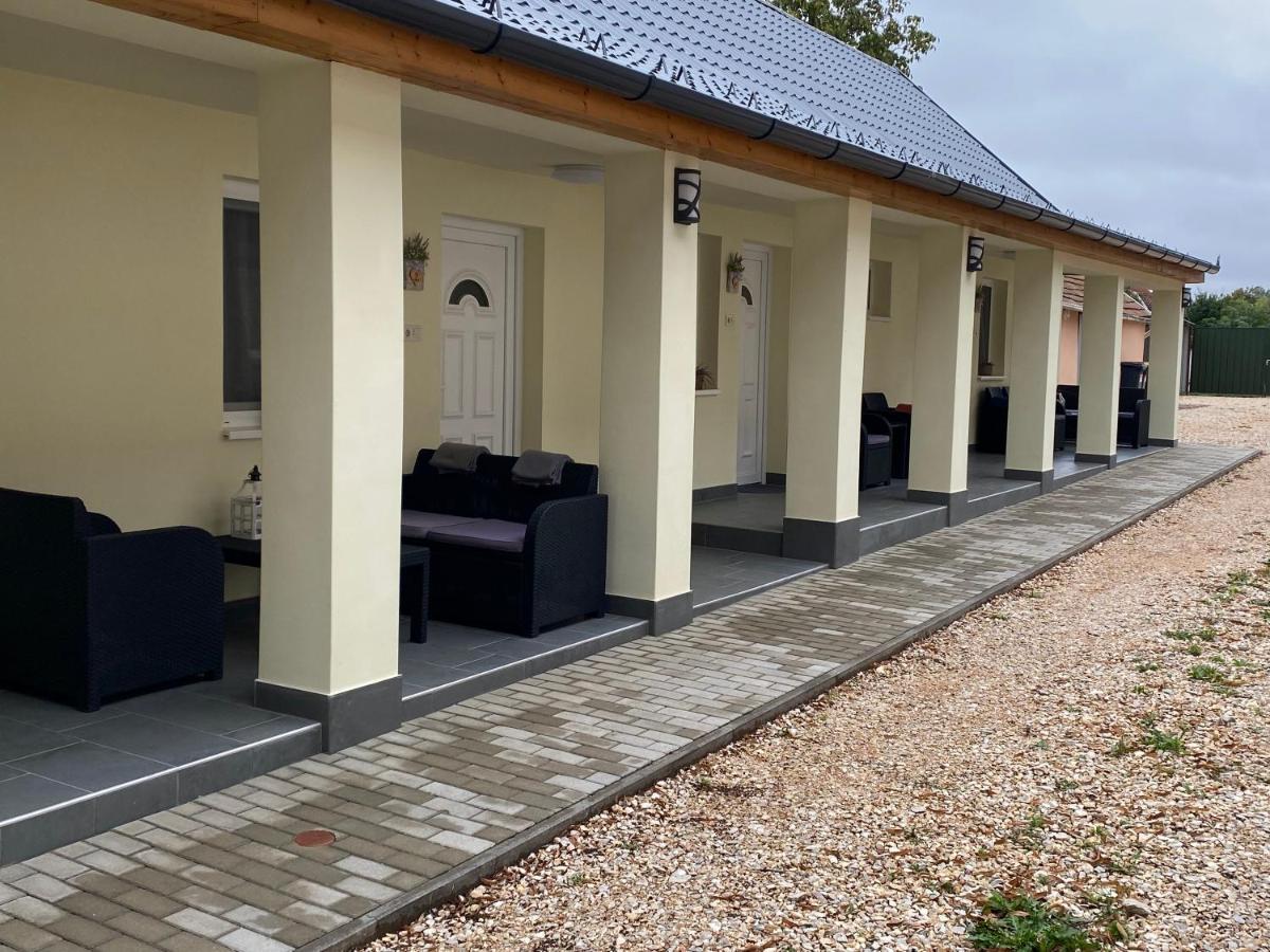 Levendula Vendeghaz Apartment Hajduboszormeny Ngoại thất bức ảnh